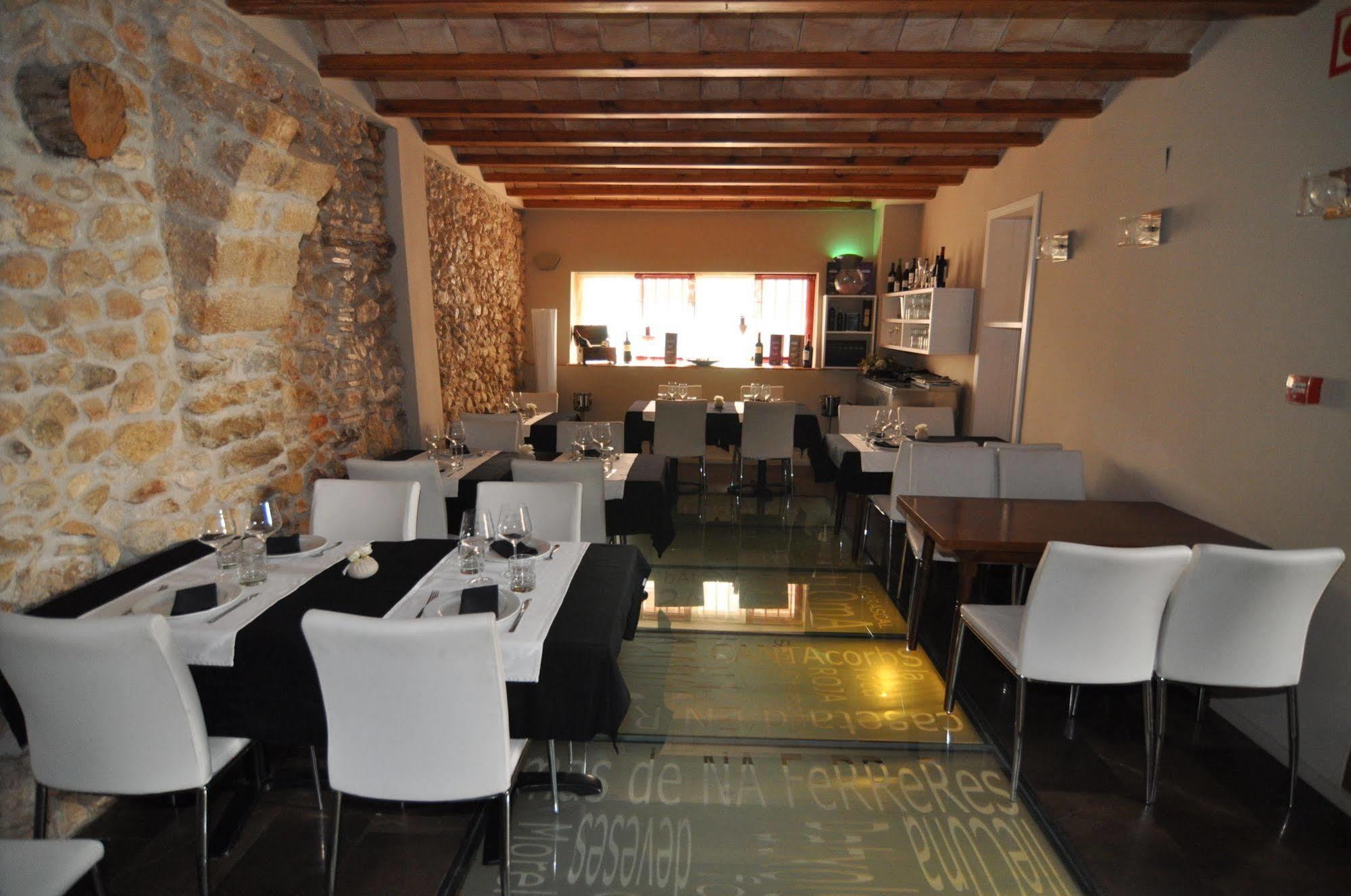 Hostal De Cabrit Sant Mateu Exterior photo