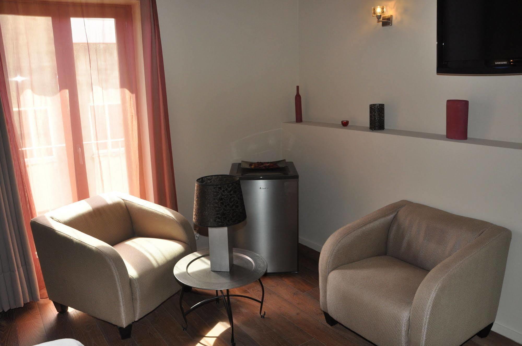 Hostal De Cabrit Sant Mateu Exterior photo
